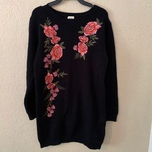 Rose Embroidered Yumi tunic sweater